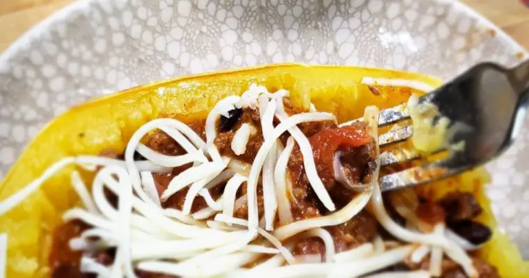 Chili in Spagettti Squash Boats
