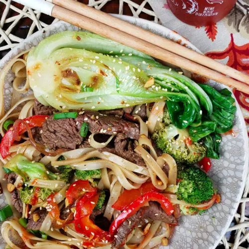 steak, bok choy, broccoli, red bell pepper and gluten free noodles with sriracha