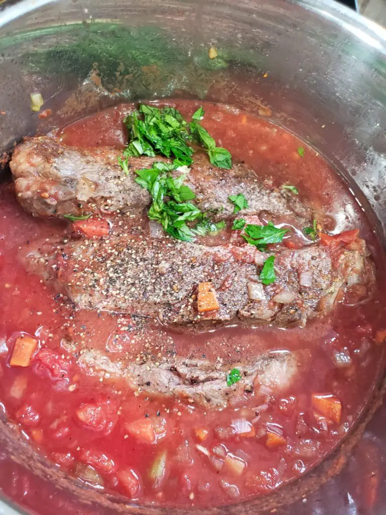 beef short ribs in tomato sauce