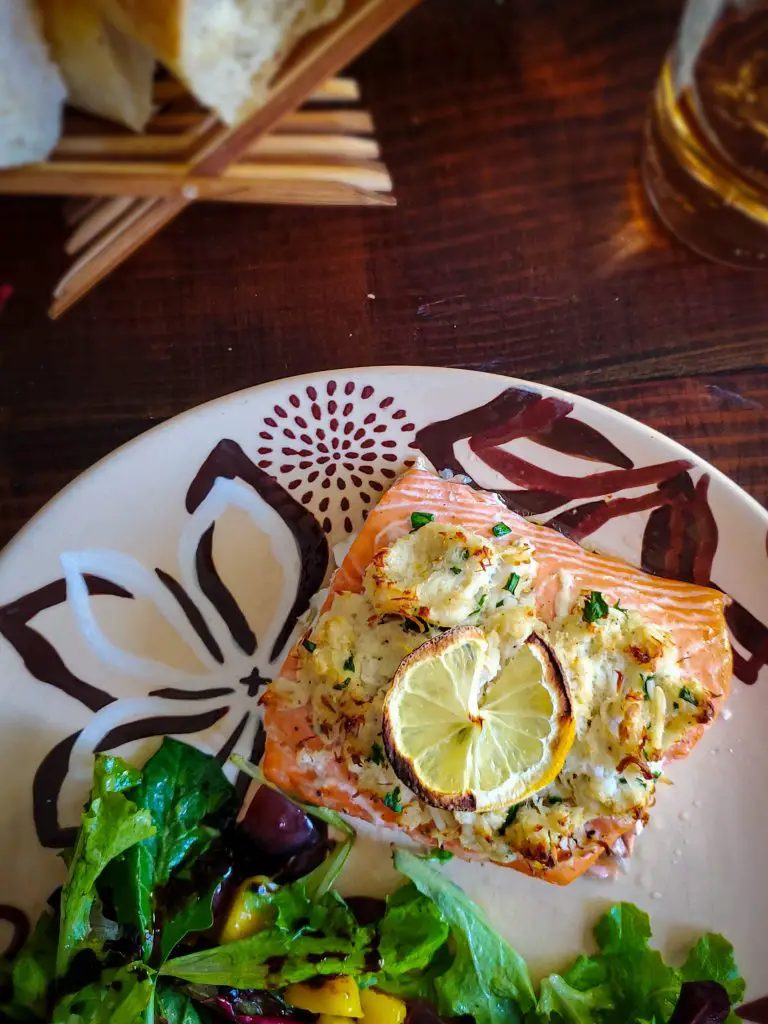 how to bake salmon stuffed with crabmeat