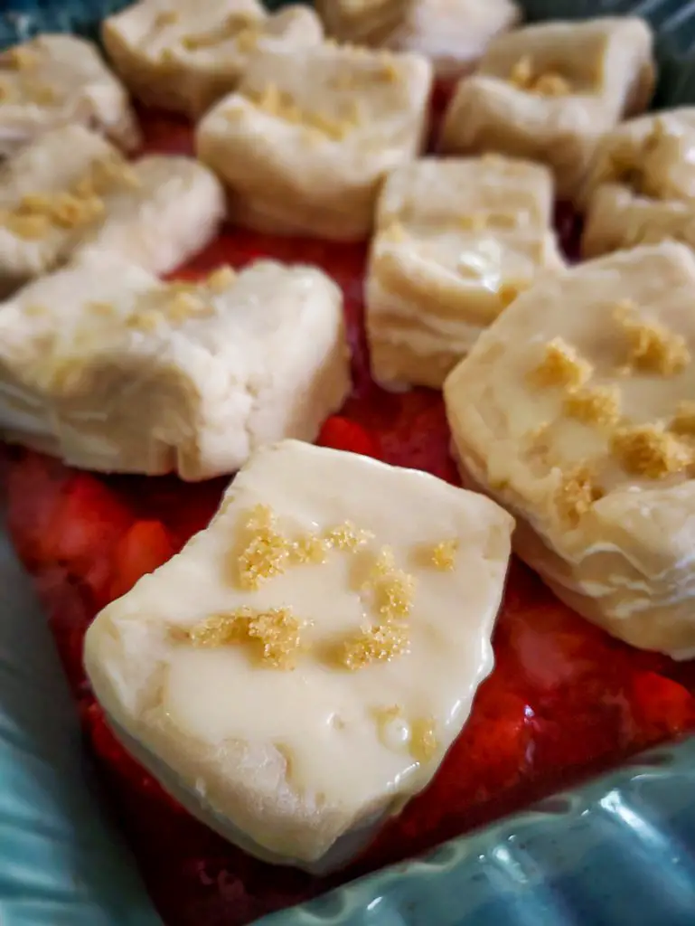 layer biscuits on strawberry filling